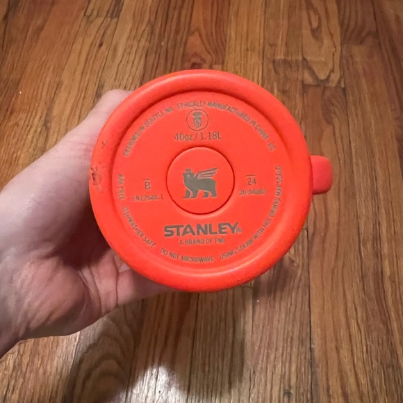 Stanley Vibrant Orange Quencher Tumbler - Picture 4 of 4